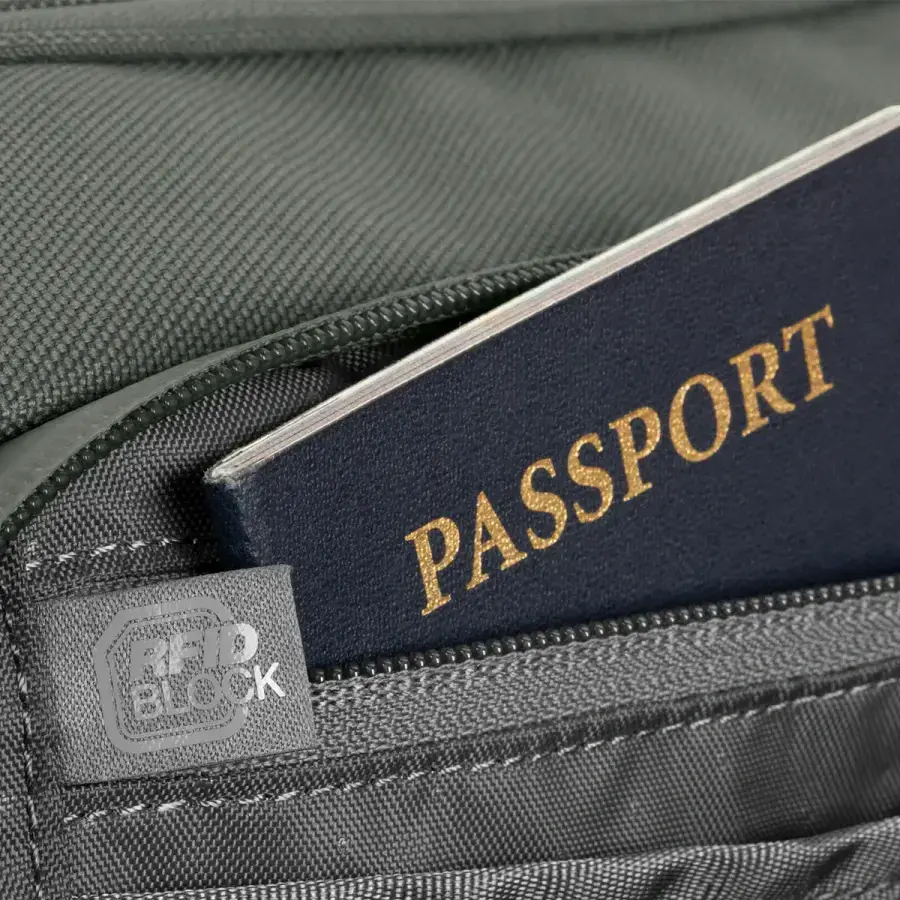 Рюкзак Incase A.R.C. Daypack with ReSpun 100% Recycled Polyester 24L - Smoked Ivy (INCO100684-SIV)