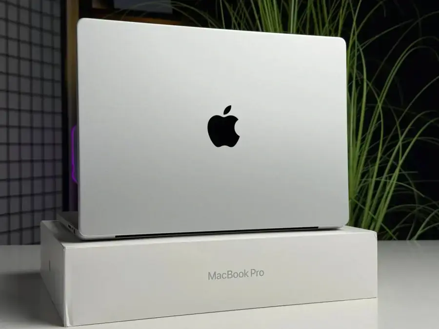 ВІТРИННИЙ Apple MacBook Pro 14" M4 Max/14CPU/32GPU/36GB/1TB Silver 2024 (MX2G3) - Стан: ідеальний | Акумулятор: 100% | Комплект: повний | Гарантія: 3 міс.