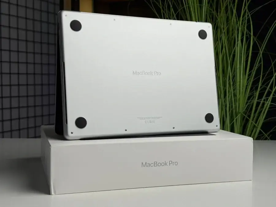 ВІТРИННИЙ Apple MacBook Pro 14" M4 Max/14CPU/32GPU/36GB/1TB Silver 2024 (MX2G3) - Стан: ідеальний | Акумулятор: 100% | Комплект: повний | Гарантія: 3 міс.