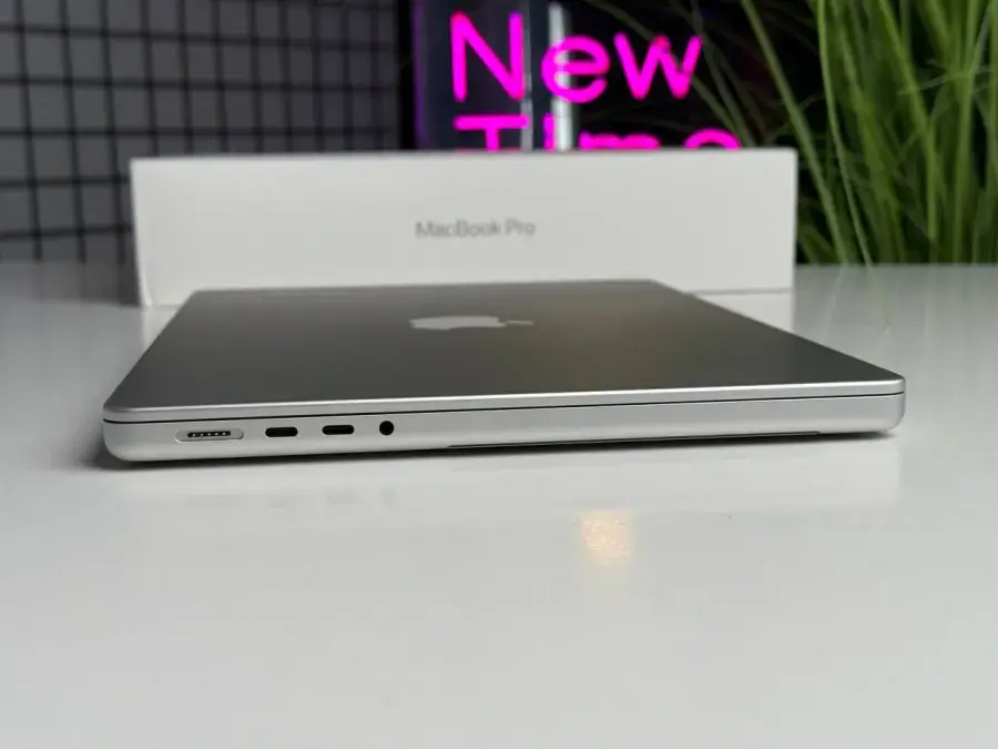 ВІТРИННИЙ Apple MacBook Pro 14" M4 Max/14CPU/32GPU/36GB/1TB Silver 2024 (MX2G3) - Стан: ідеальний | Акумулятор: 100% | Комплект: повний | Гарантія: 3 міс.