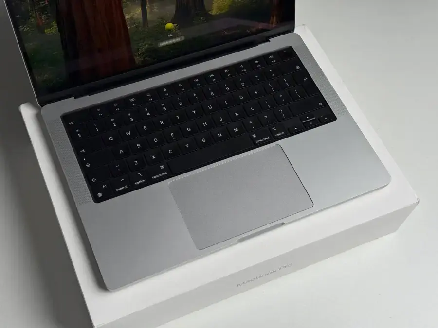 ВІТРИННИЙ Apple MacBook Pro 14" M4 Max/14CPU/32GPU/36GB/1TB Silver 2024 (MX2G3) - Стан: ідеальний | Акумулятор: 100% | Комплект: повний | Гарантія: 3 міс.