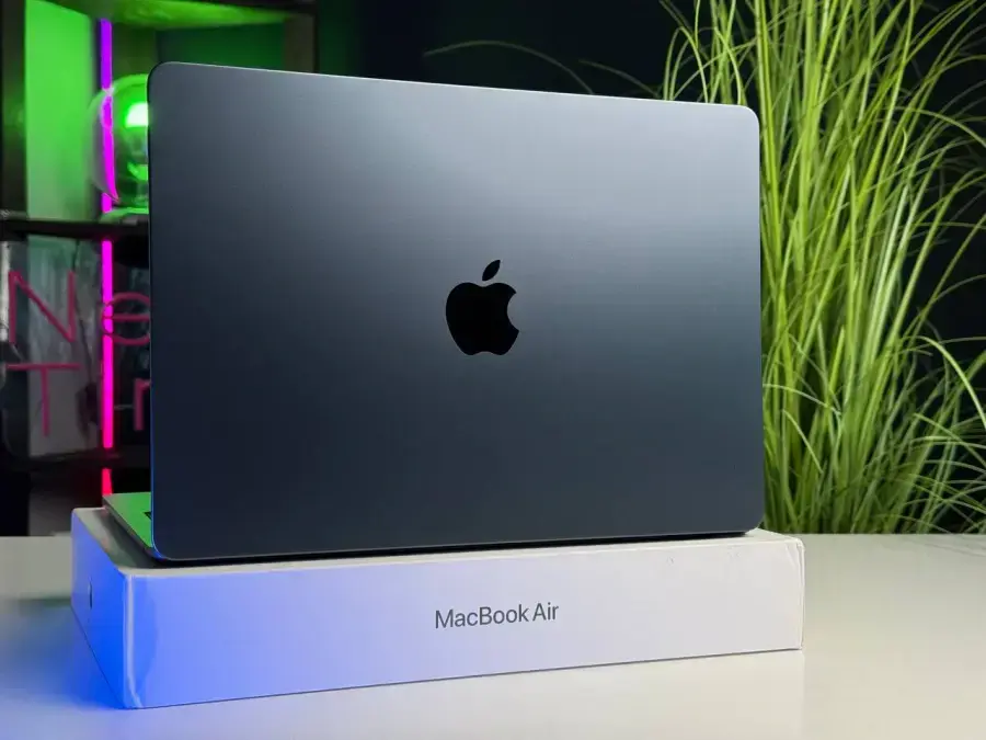 ВІТРИННИЙ MacBook Air 13" M3/8CPU/8GPU/8GB/256GB Midnight 2024 (MRXV3) - Стан: гарний | Акумулятор: 100% | Комплект: повний | Гарантія: 3 міс.