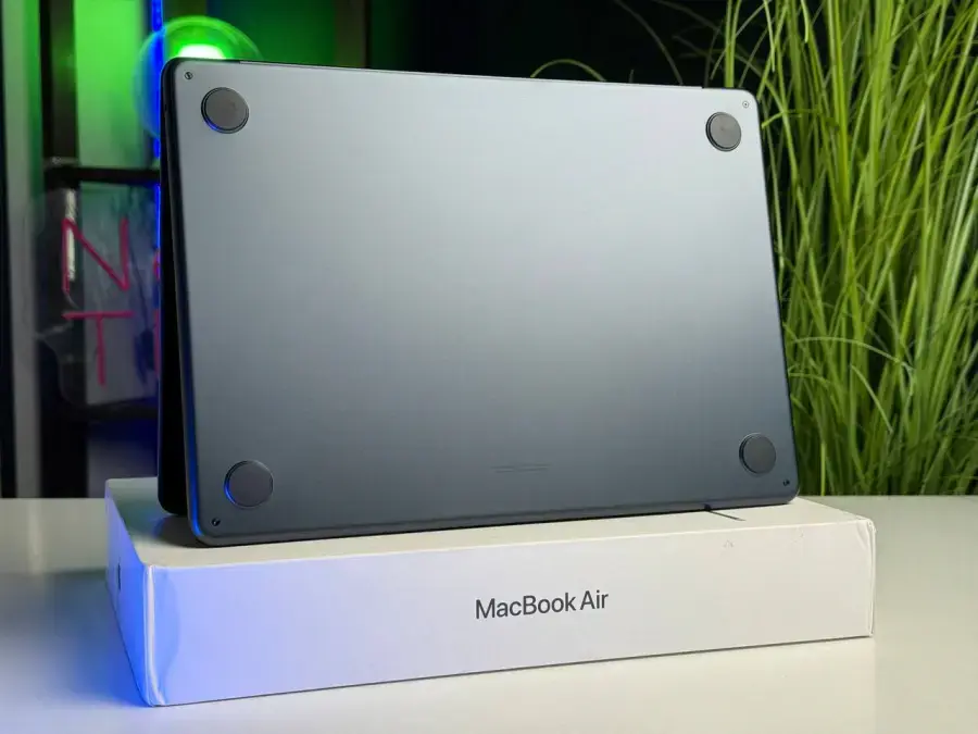 ВІТРИННИЙ MacBook Air 13" M3/8CPU/8GPU/8GB/256GB Midnight 2024 (MRXV3) - Стан: гарний | Акумулятор: 100% | Комплект: повний | Гарантія: 3 міс.