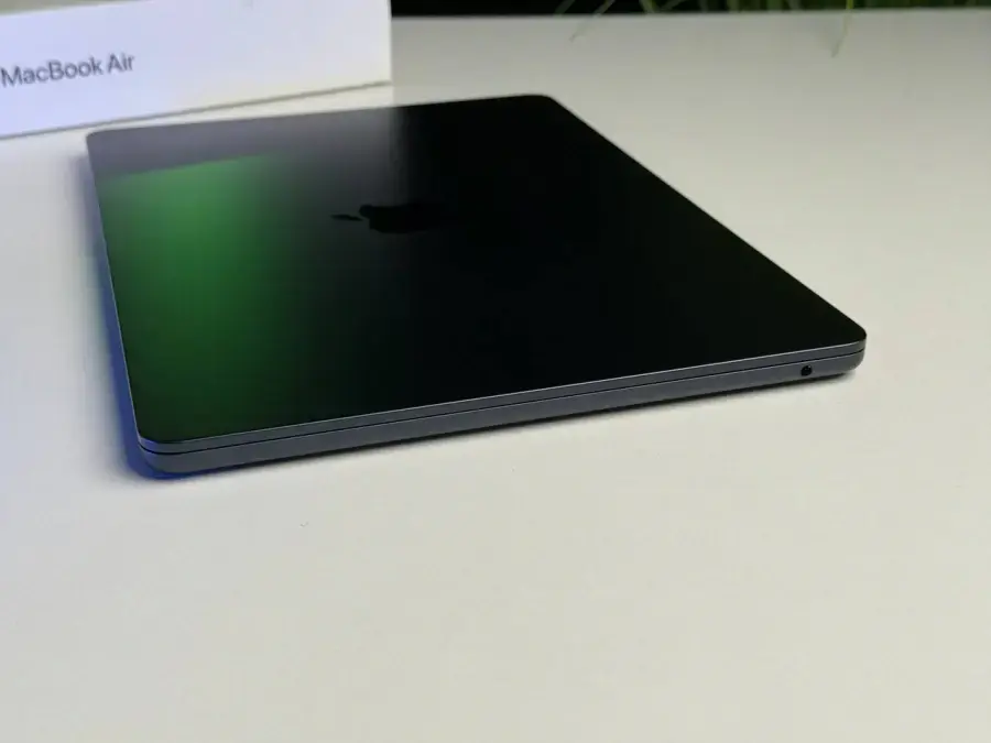 ВІТРИННИЙ MacBook Air 13" M3/8CPU/8GPU/8GB/256GB Midnight 2024 (MRXV3) - Стан: гарний | Акумулятор: 100% | Комплект: повний | Гарантія: 3 міс.