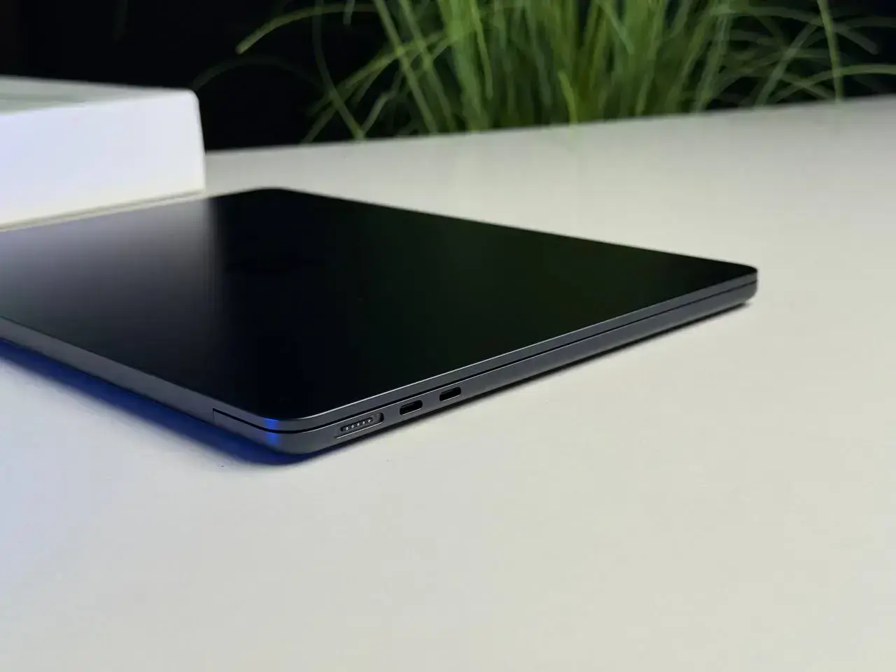 ВИТРИННЫЙ MacBook Air 13" M3/8CPU/8GPU/8GB/256GB Midnight 2024 (MRXV3) - Состояние: хорошее | Аккумулятор: 100% | Комплект: полный | Гарантия: 3 мес.