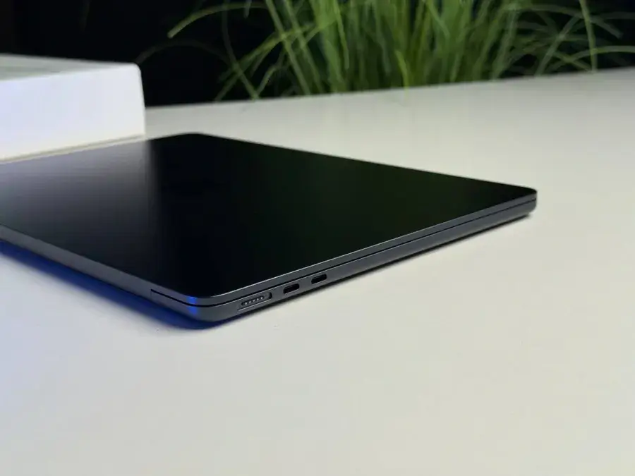 ВІТРИННИЙ MacBook Air 13" M3/8CPU/8GPU/8GB/256GB Midnight 2024 (MRXV3) - Стан: гарний | Акумулятор: 100% | Комплект: повний | Гарантія: 3 міс.