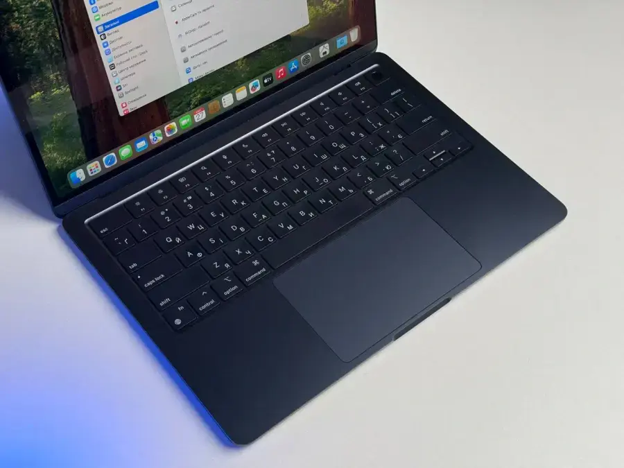 ВІТРИННИЙ MacBook Air 13" M3/8CPU/8GPU/8GB/256GB Midnight 2024 (MRXV3) - Стан: гарний | Акумулятор: 100% | Комплект: повний | Гарантія: 3 міс.