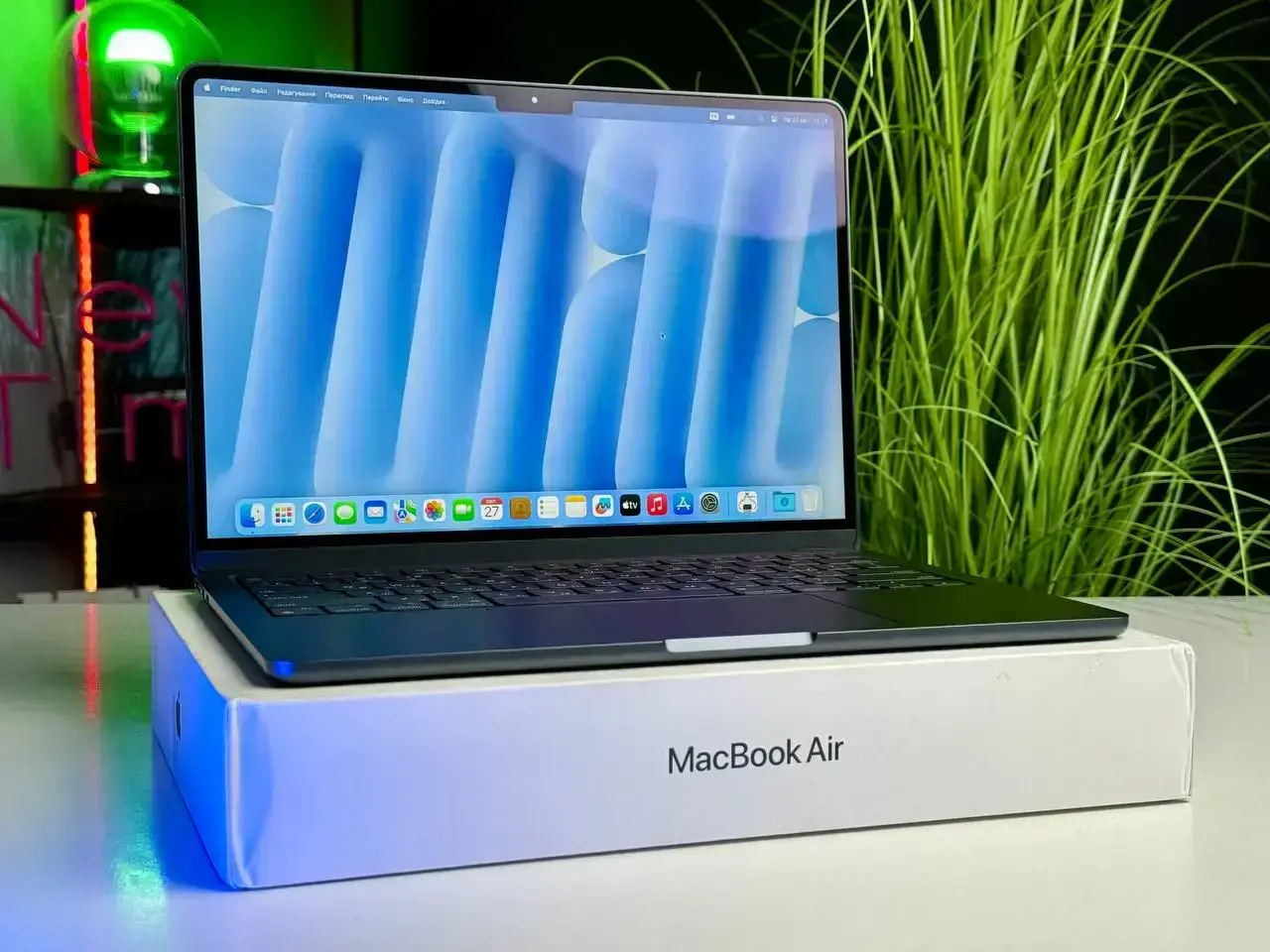 ВИТРИННЫЙ MacBook Air 13" M3/8CPU/8GPU/8GB/256GB Midnight 2024 (MRXV3) - Состояние: хорошее | Аккумулятор: 100% | Комплект: полный | Гарантия: 3 мес.