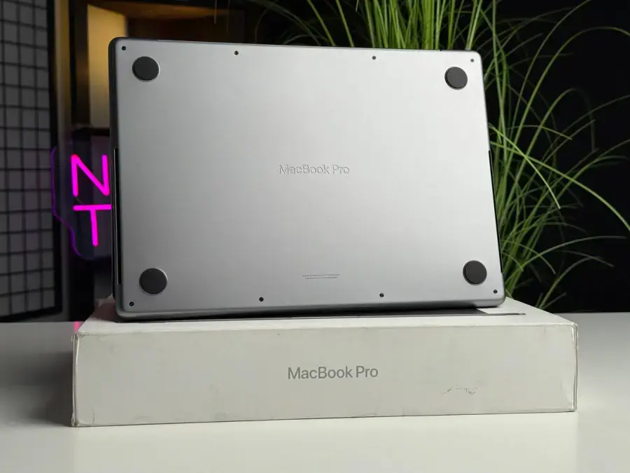 ВІТРИННИЙ MacBook Pro 14" M3/16GB/1TB Space Gray 2023 (Z1C80001F) - Стан: гарний | Акумулятор: 100% | Комплект: повний | Гарантія: 3 міс.