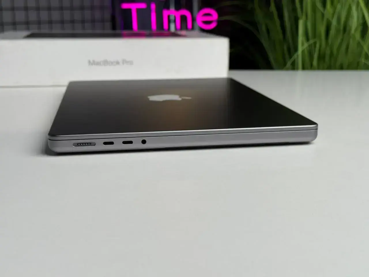 ВИТРИННЫЙ MacBook Pro 14" M3/16GB/1TB Space Gray 2023 (Z1C80001F) - Состояние: хороший | Аккумулятор: 100% | Комплект: полный | Гарантия: 3 мес.