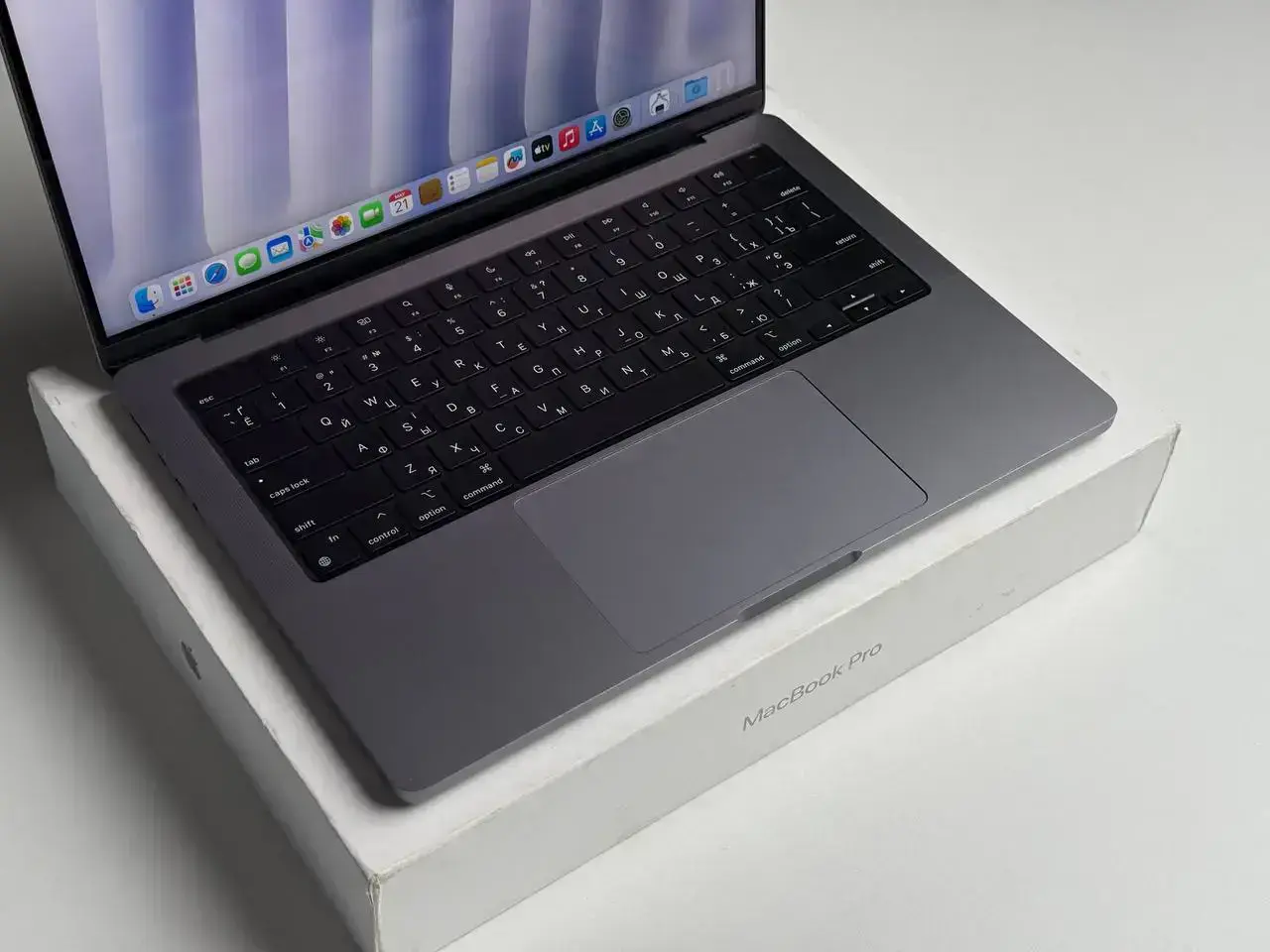 ВИТРИННЫЙ MacBook Pro 14" M3/16GB/1TB Space Gray 2023 (Z1C80001F) - Состояние: хороший | Аккумулятор: 100% | Комплект: полный | Гарантия: 3 мес.