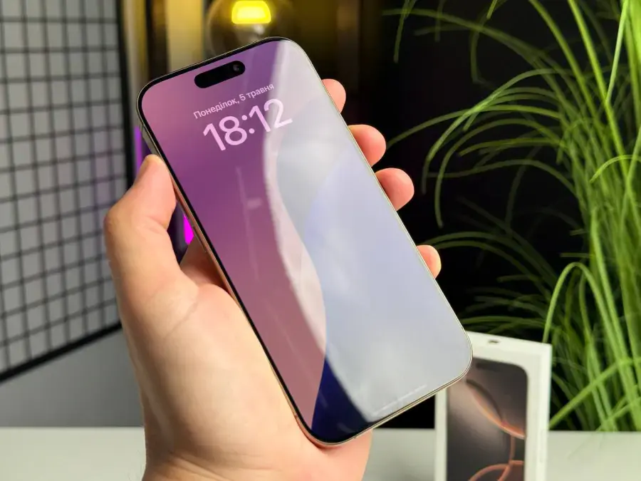 ВЖИВАНИЙ Apple iPhone 16 Pro 256GB Desert Titanium (MYNK3) - Стан: гарний | Акумулятор: 100% | Комплект: повний | Гарантія: 6 міс.