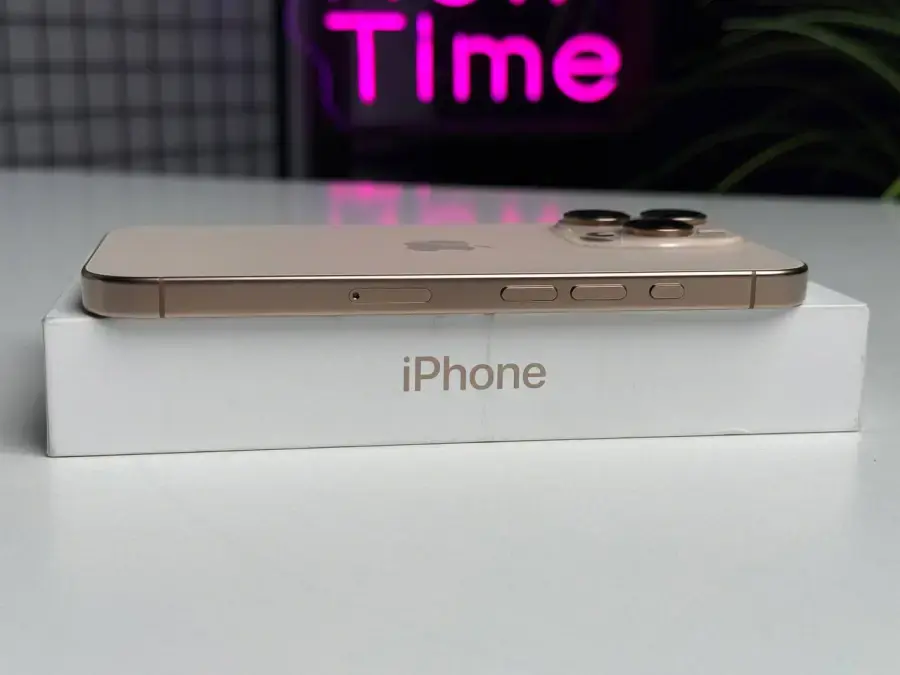 ВЖИВАНИЙ Apple iPhone 16 Pro 256GB Desert Titanium (MYNK3) - Стан: гарний | Акумулятор: 100% | Комплект: повний | Гарантія: 6 міс.