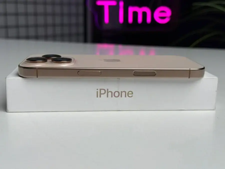 ВЖИВАНИЙ Apple iPhone 16 Pro 256GB Desert Titanium (MYNK3) - Стан: гарний | Акумулятор: 100% | Комплект: повний | Гарантія: 6 міс.