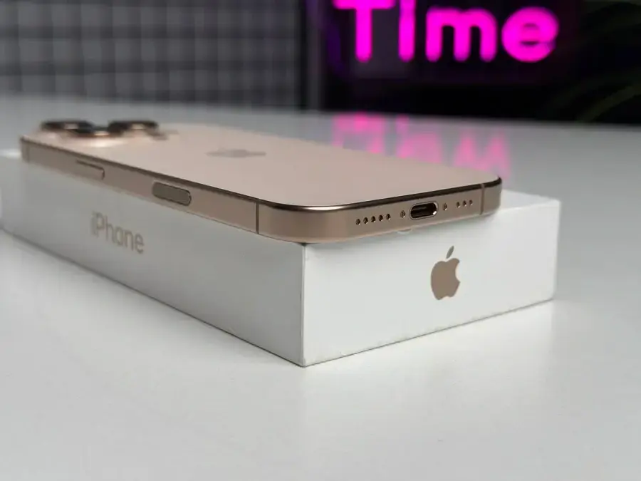 ВЖИВАНИЙ Apple iPhone 16 Pro 256GB Desert Titanium (MYNK3) - Стан: гарний | Акумулятор: 100% | Комплект: повний | Гарантія: 6 міс.