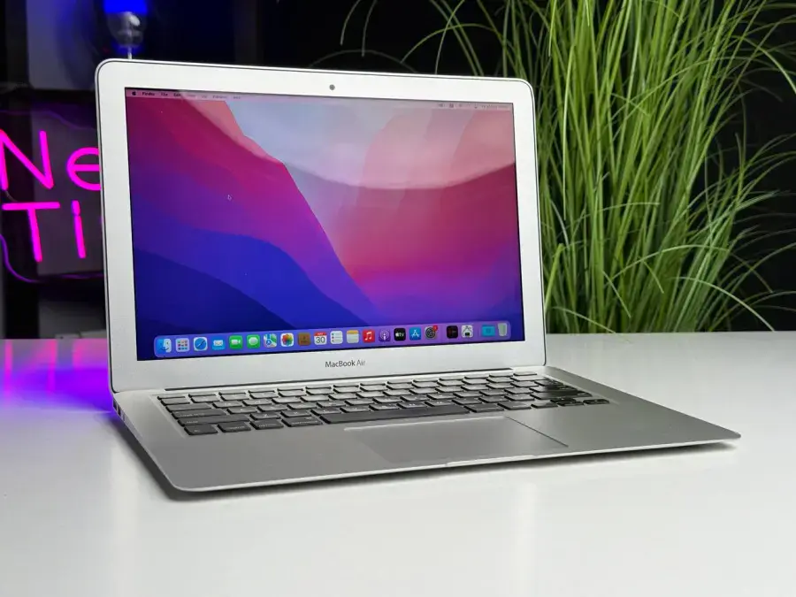 ВЖИВАНИЙ MacBook Air 13" (MQD32) 2017 i5/8GB/256SSD - Стан: гарний | Акумулятор: 100% | Комплектація: повний | Гарантія: 1 міс.