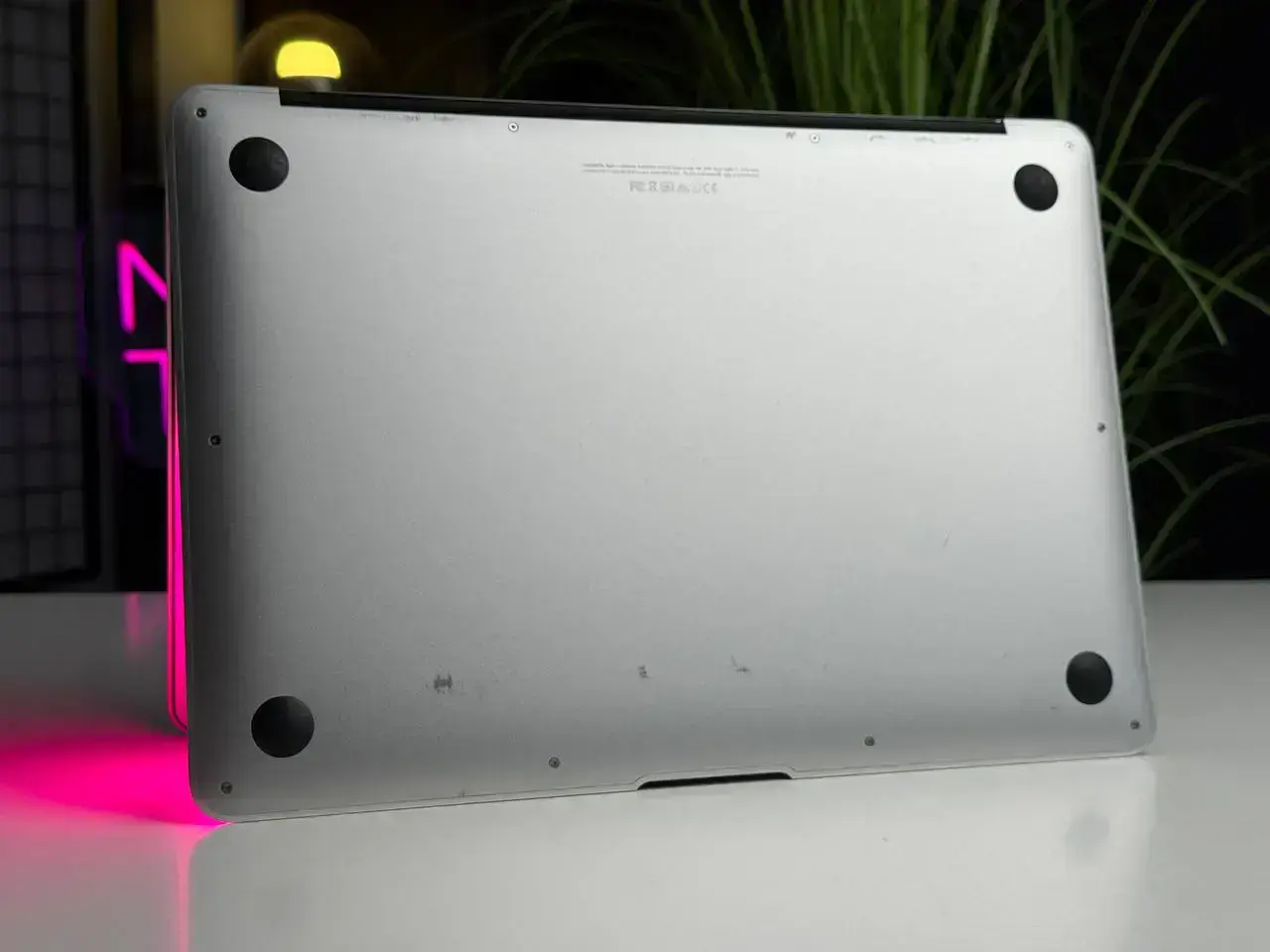 ВЖИВАНИЙ MacBook Air 13 Silver, Early 2015 [i5/8GB/256SSD] (MMGG2) - Стан: гарний | Акумулятор: 92% | Комплект: MacBook, зарядка | Гарантія: 1 міс.