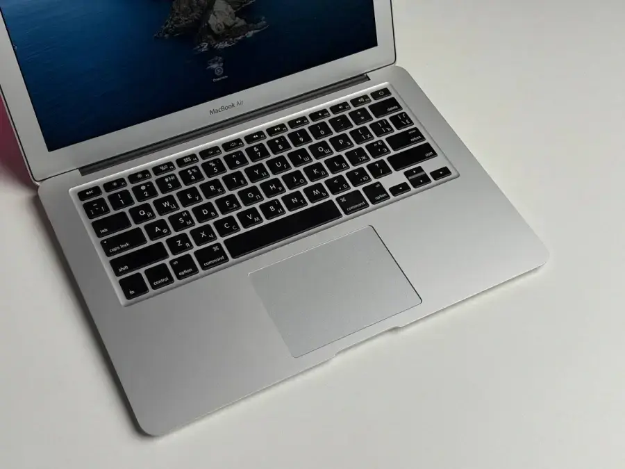 ВЖИВАНИЙ MacBook Air 13 Silver, Early 2015 [i5/8GB/256SSD] (MMGG2) - Стан: гарний | Акумулятор: 92% | Комплект: MacBook, зарядка | Гарантія: 1 міс.
