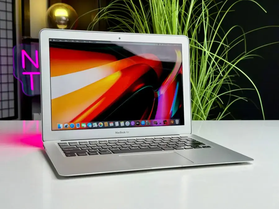 ВЖИВАНИЙ MacBook Air 13 Silver, Early 2015 [i5/8GB/256SSD] (MMGG2) - Стан: гарний | Акумулятор: 92% | Комплект: MacBook, зарядка | Гарантія: 1 міс.