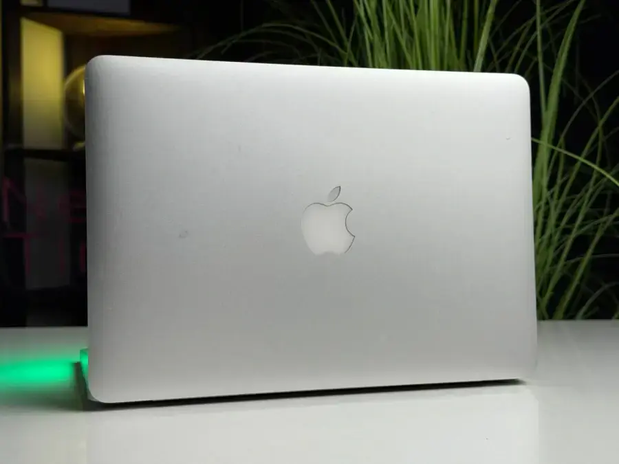 ВЖИВАНИЙ MacBook Pro 13 2015 Silver (MF840) - Стан: гарний | Аккумулятор: 100% | Комплектація: MacBook, зарядка | Гарантія: 1 міс.