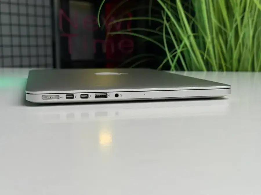 ВЖИВАНИЙ MacBook Pro 13 2015 Silver (MF840) - Стан: гарний | Аккумулятор: 100% | Комплектація: MacBook, зарядка | Гарантія: 1 міс.