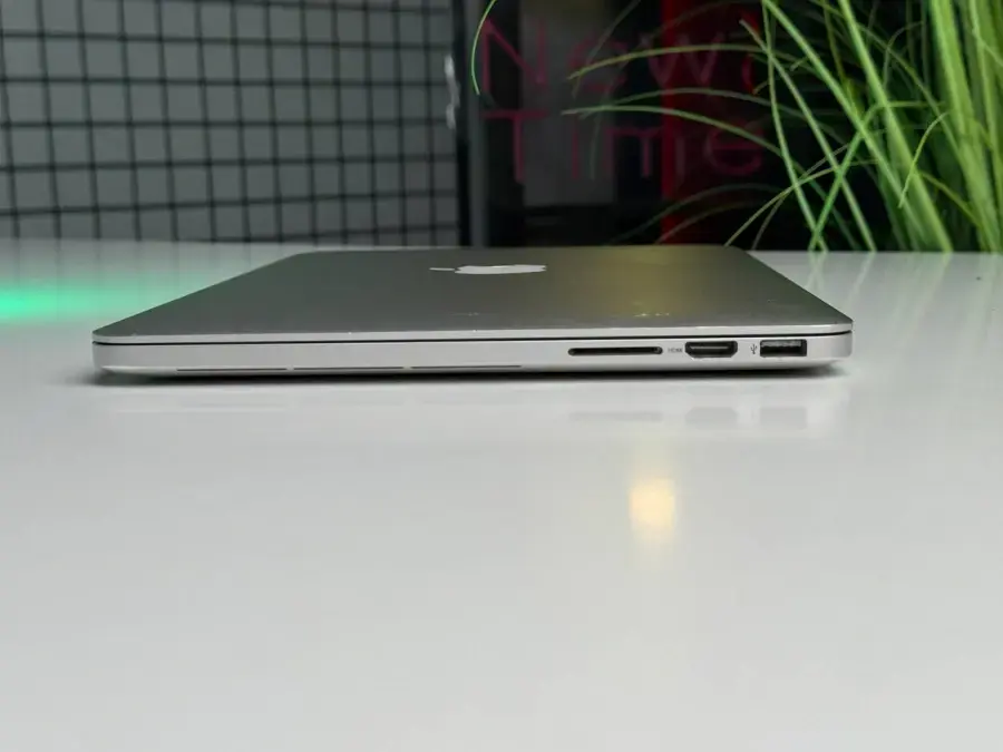 ВЖИВАНИЙ MacBook Pro 13 2015 Silver (MF840) - Стан: гарний | Аккумулятор: 100% | Комплектація: MacBook, зарядка | Гарантія: 1 міс.