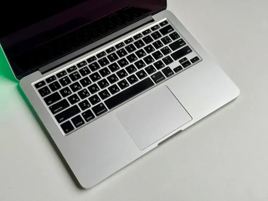 ВЖИВАНИЙ MacBook Pro 13 2015 Silver (MF840) - Стан: гарний | Аккумулятор: 100% | Комплектація: MacBook, зарядка | Гарантія: 1 міс.