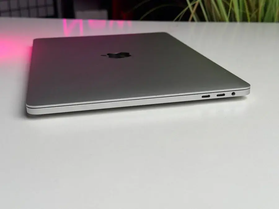 ВЖИВАНИЙ MacBook Pro 13" Silver i5/16GB/1TB (MWP82) 2020 - Стан: гарний | Акумулятор: 86% | Комплект: MacBook, зарядка | Гарантія: 3 міс.