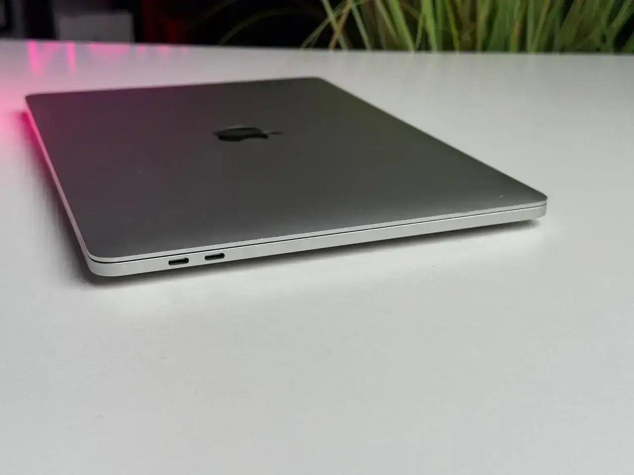 Б/У MacBook Pro 13" Silver i5/16GB/1TB (MWP82) 2020 - Состояние: хороший | Аккумулятор: 86% | Комплект: MacBook, зарядка | Гарантия: 3 мес.