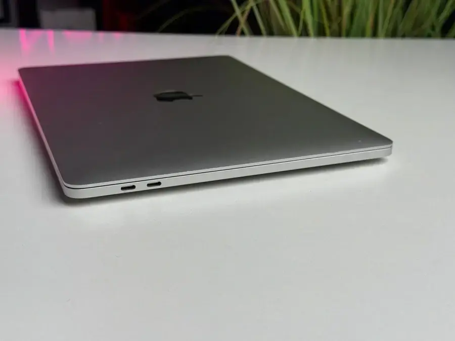 ВЖИВАНИЙ MacBook Pro 13" Silver i5/16GB/1TB (MWP82) 2020 - Стан: гарний | Акумулятор: 86% | Комплект: MacBook, зарядка | Гарантія: 3 міс.