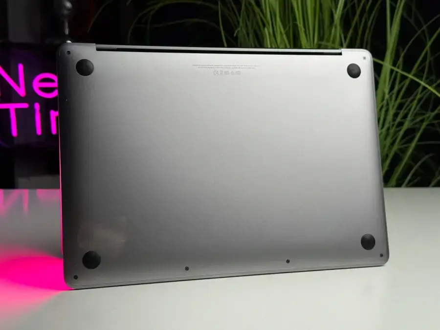 ВЖИВАНИЙ MacBook Pro 13 Space Gray (MPXQ2) 2017 i5/8GB/128SSD - Стан: задовільний | Акумулятор: 100% | Комплект: MacBook, зарядка | Гарантія: 1 міс.