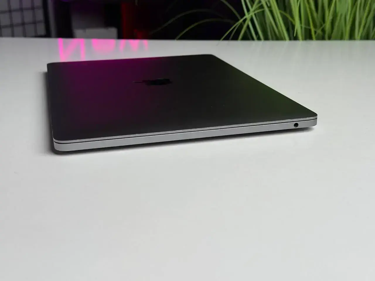 Б/У MacBook Pro 13 Space Gray (MPXQ2) 2017 i5/8GB/128SSD - Состояние: удовлетворительный | Аккумулятор: 100% | Комплект: MacBook, зарядка | Гарантия: 1 мес.