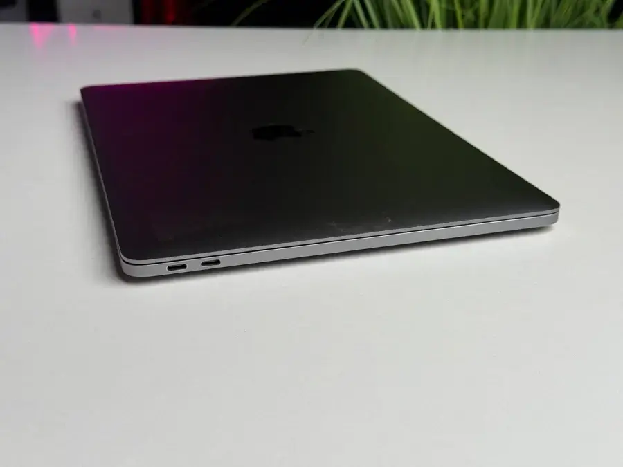 ВЖИВАНИЙ MacBook Pro 13 Space Gray (MPXQ2) 2017 i5/8GB/128SSD - Стан: задовільний | Акумулятор: 100% | Комплект: MacBook, зарядка | Гарантія: 1 міс.