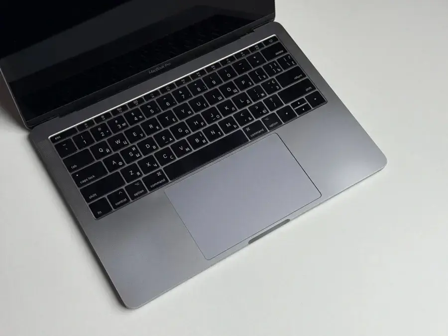 ВЖИВАНИЙ MacBook Pro 13 Space Gray (MPXQ2) 2017 i5/8GB/128SSD - Стан: задовільний | Акумулятор: 100% | Комплект: MacBook, зарядка | Гарантія: 1 міс.