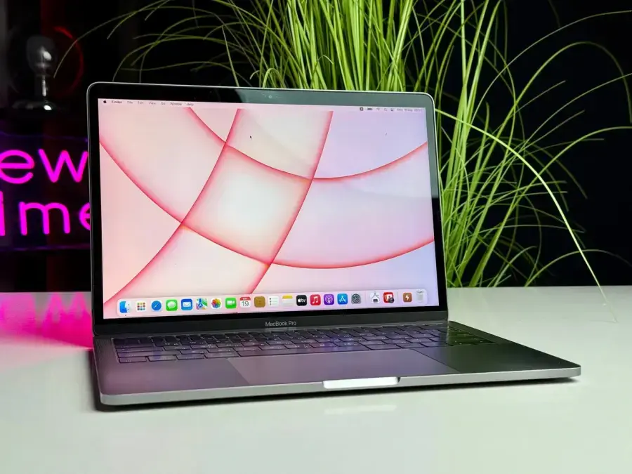 ВЖИВАНИЙ MacBook Pro 13 Space Gray (MPXQ2) 2017 i5/8GB/128SSD - Стан: задовільний | Акумулятор: 100% | Комплект: MacBook, зарядка | Гарантія: 1 міс.