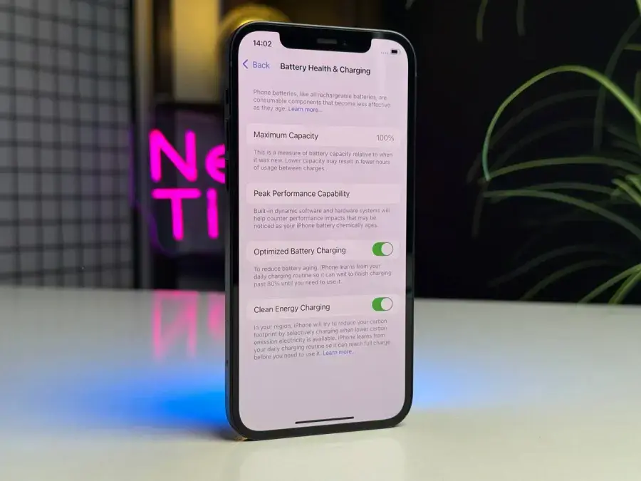 Б/У Apple iPhone 12 64GB Black (MGH63, MGJ53) - Состояние: хороший | Аккумулятор: 100% | Комплектация: iPhone, кабель | Гарантія: 1 мес.