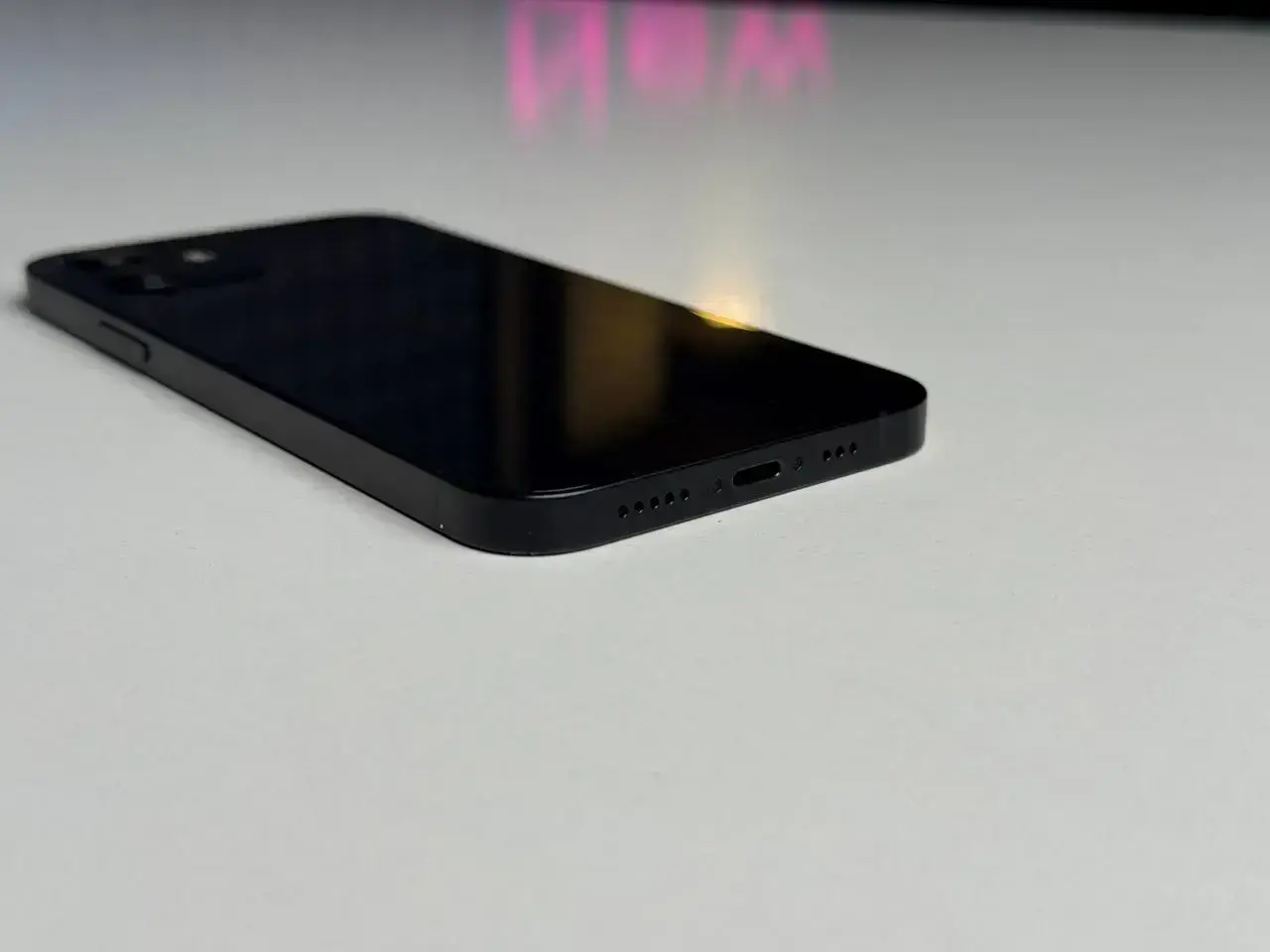 Б/У Apple iPhone 12 64GB Black (MGH63, MGJ53) - Состояние: хороший | Аккумулятор: 100% | Комплектация: iPhone, кабель | Гарантія: 1 мес.