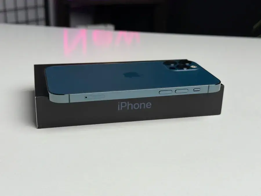 ВЖИВАНИЙ Apple iPhone 12 Pro 256GB Pacific Blue (MGLW3, MGMT3) - Стан: гарний | Акумулятор: 100% | Комплектація: повний | Гарантія: 1 міс.