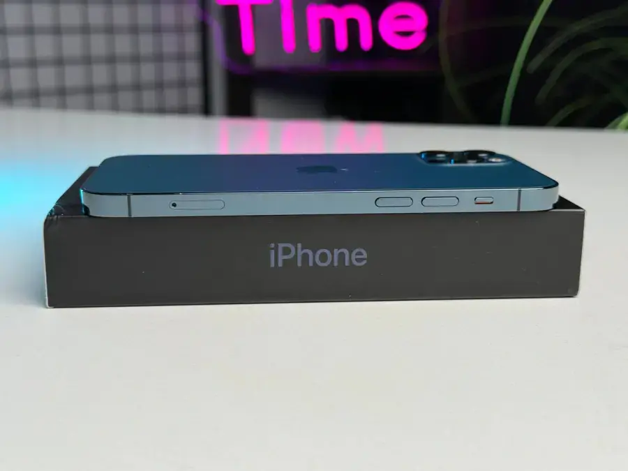 ВЖИВАНИЙ Apple iPhone 12 Pro 256GB Pacific Blue (MGLW3, MGMT3) | Зовнішній стан - гарний (подряпини на екрані) | Стан акумулятора - 100% | Гарантія - 1 місяць | Комплект - повний