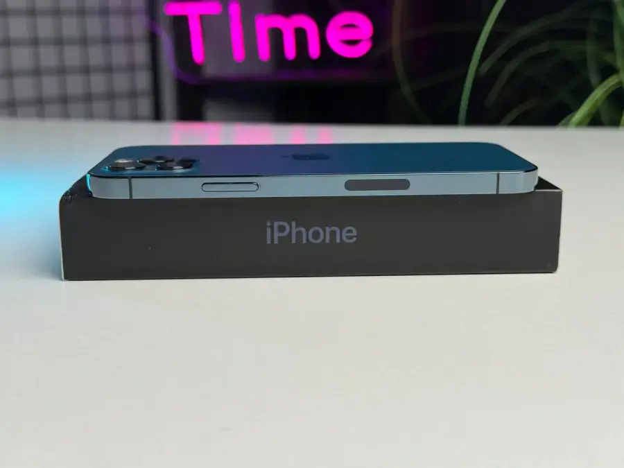 ВЖИВАНИЙ Apple iPhone 12 Pro 256GB Pacific Blue (MGLW3, MGMT3) | Зовнішній стан - гарний (подряпини на екрані) | Стан акумулятора - 100% | Гарантія - 1 місяць | Комплект - повний