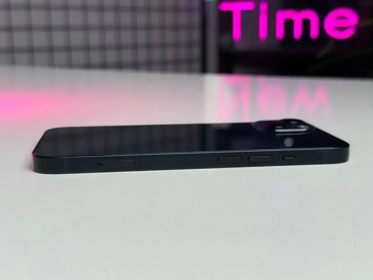 Б/У Apple iPhone 13 256GB Midnight (MLMU3, MLQ63) - Состояние: хороший | Аккумулятор: 100% | Комплектация: iPhone, кабель | Гарантія: 1 мес.