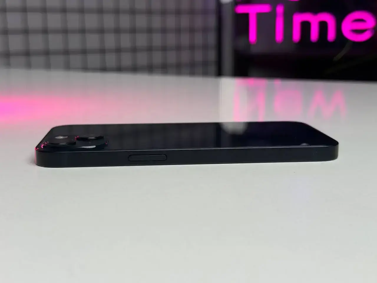 Б/У Apple iPhone 13 256GB Midnight (MLMU3, MLQ63) - Состояние: хороший | Аккумулятор: 100% | Комплектация: iPhone, кабель | Гарантія: 1 мес.