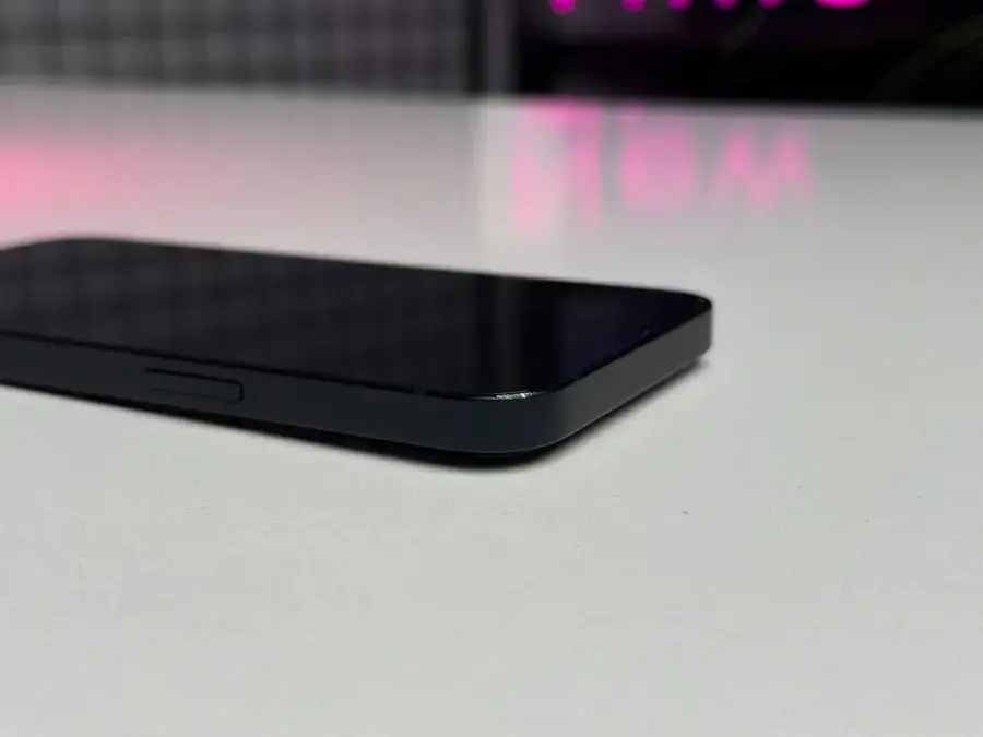 ВЖИВАНИЙ Apple iPhone 13 256GB Midnight (MLMU3, MLQ63) - Стан: гарний | Акумулятор: 100% | Комплектація: iPhone, кабель | Гарантія: 1 міс.