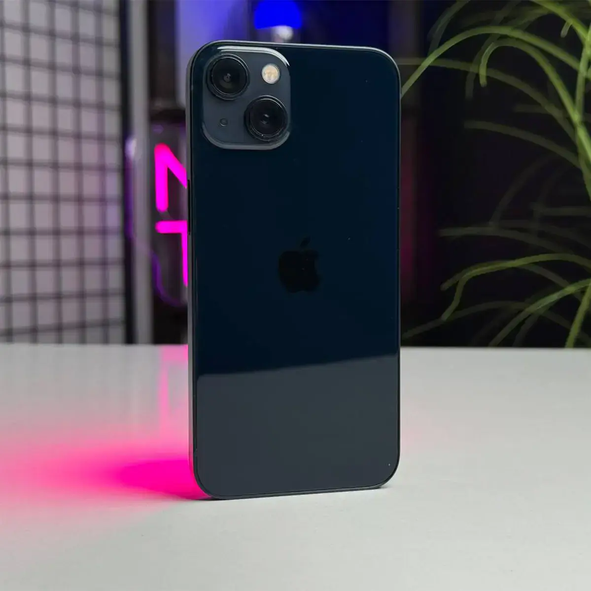 Б/У Apple iPhone 13 256GB Midnight (MLMU3, MLQ63) - Состояние: хороший | Аккумулятор: 100% | Комплектация: iPhone, кабель | Гарантія: 1 мес.