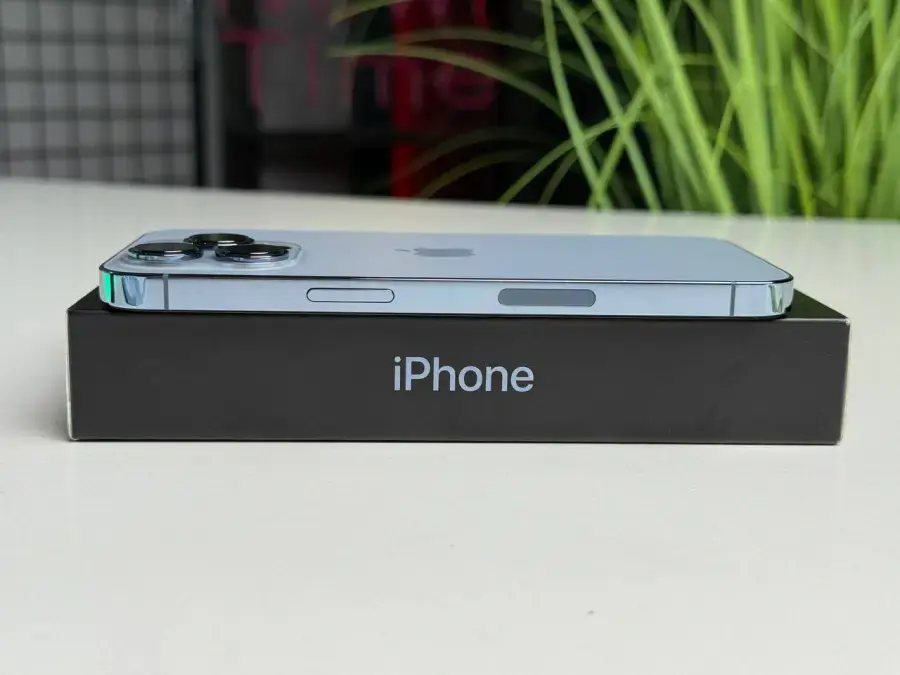 ВЖИВАНИЙ Apple iPhone 13 Pro 256GB Sierra Blue (MLU03, MLVP3) - Стан: ідеальний | Акумулятор: 100% | Комплектація: повний | Гарантія: 1 міс.