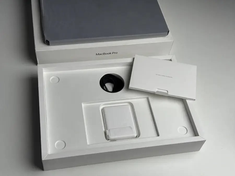 OPEN BOX Apple MacBook Pro 16" M4 Pro/14CPU/20GPU/24GB/512GB Space Black 2024 (MX2X3) - Стан: ідеальний | Акумулятор: 100% | Комплектація: повний | Гарантія: 3 міс.