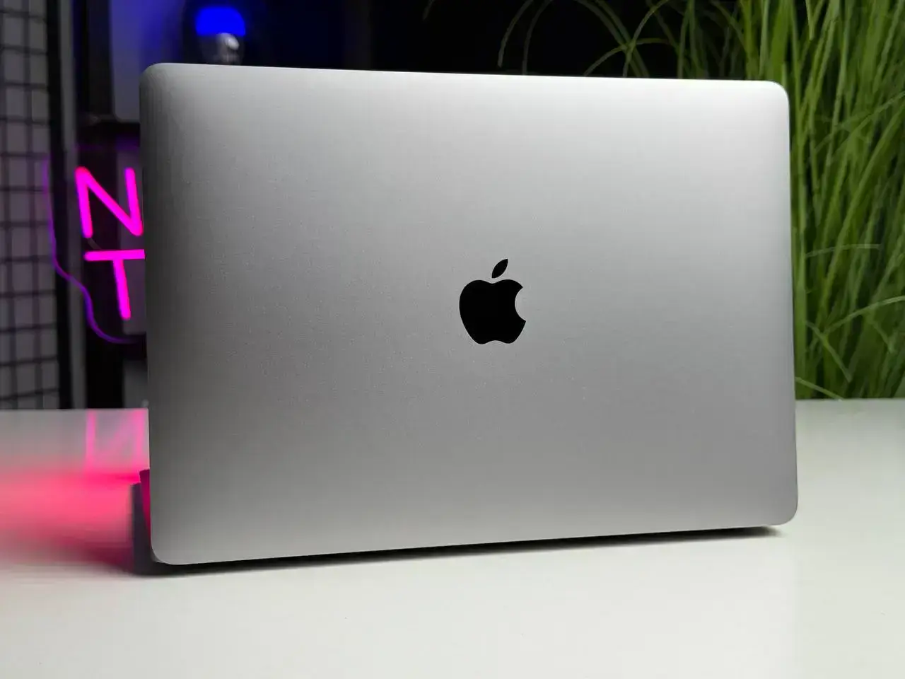 Б/У MacBook Air 13" M1/8CPU/7GPU/8GB/256GB Space Gray 2020 (MGN63) - International English - Состояние: хороший | Аккумулятор: 83% | Комплектация: MacBook, зарядка | Гарантія: 1 мес.