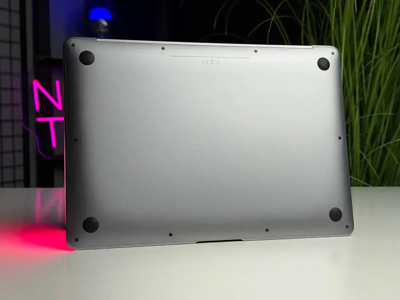 Б/У MacBook Air 13" M1/8CPU/7GPU/8GB/256GB Space Gray 2020 (MGN63) - International English - Состояние: хороший | Аккумулятор: 83% | Комплектация: MacBook, зарядка | Гарантія: 1 мес.