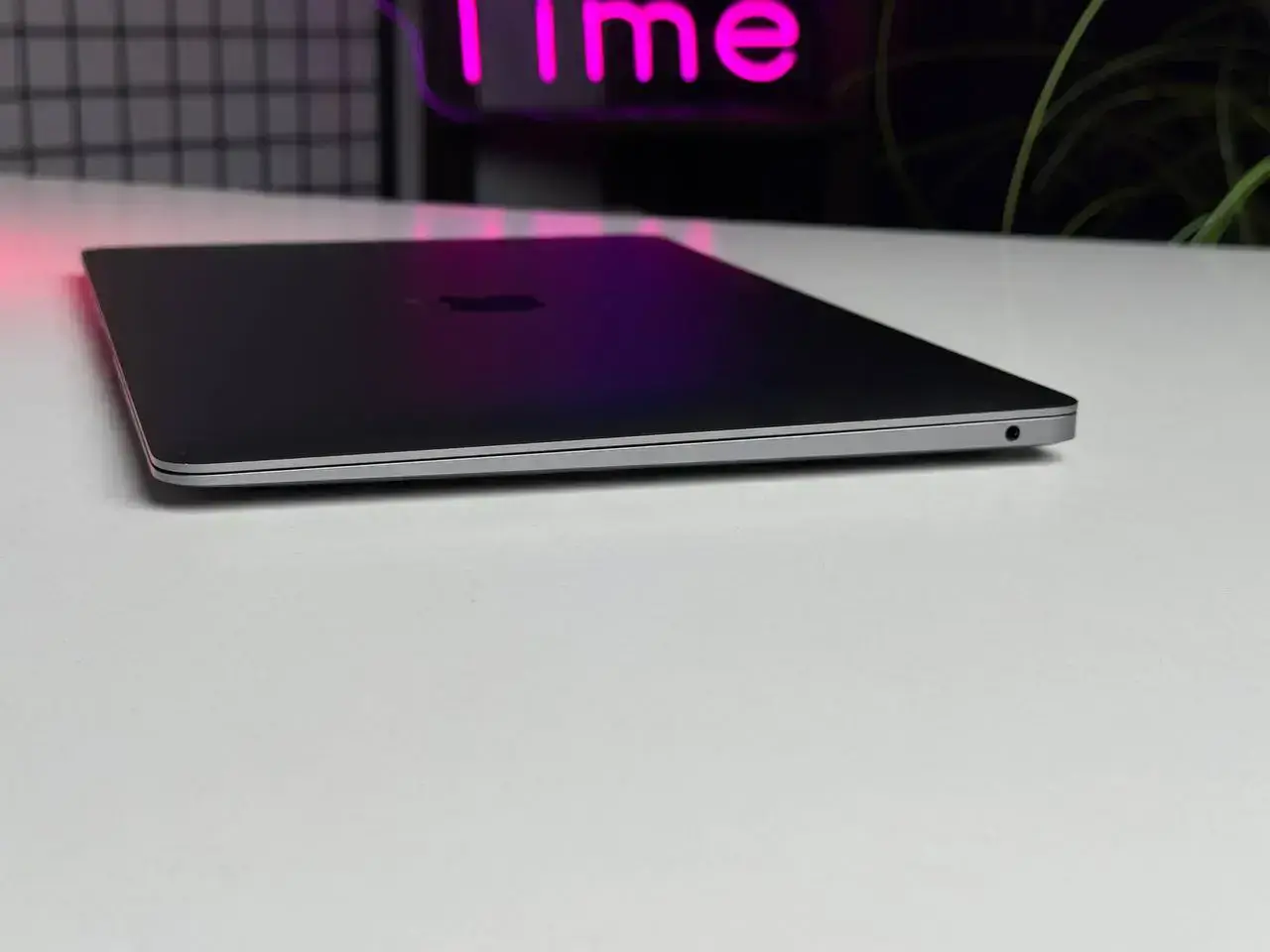 Б/У MacBook Air 13" M1/8CPU/7GPU/8GB/256GB Space Gray 2020 (MGN63) - International English - Состояние: хороший | Аккумулятор: 83% | Комплектация: MacBook, зарядка | Гарантія: 1 мес.