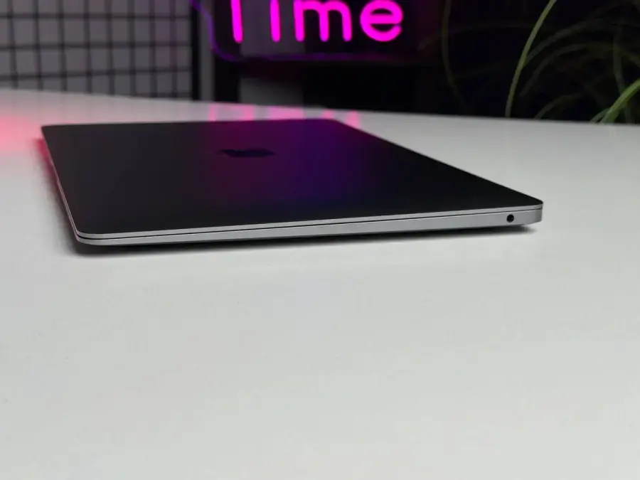 ВЖИВАНИЙ MacBook Air 13" M1/8CPU/7GPU/8GB/256GB Space Gray 2020 (MGN63) - International English - Стан: гарний | Акумулятор: 83% | Комплектація: MacBook, зарядка | Гарантія: 1 міс.